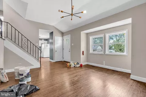 Living - 211 Chatham Dr, Lindenwold, NJ 08021 photo 2 of 6