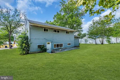 Exterior - 211 Chatham Dr, Lindenwold, NJ 08021 photo 6 of 10