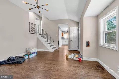 Entry Way - 211 Chatham Dr, Lindenwold, NJ 08021 photo 3 of 16
