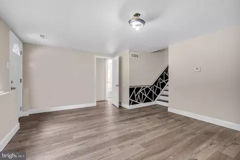 Living - 211 Chatham Dr, Lindenwold, NJ 08021 photo 5 of 6