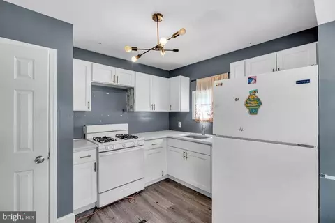 Entry Way - 211 Chatham Dr, Lindenwold, NJ 08021 photo 6 of 16