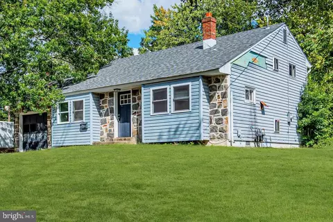 211 Chatham Dr, Lindenwold, NJ 08021