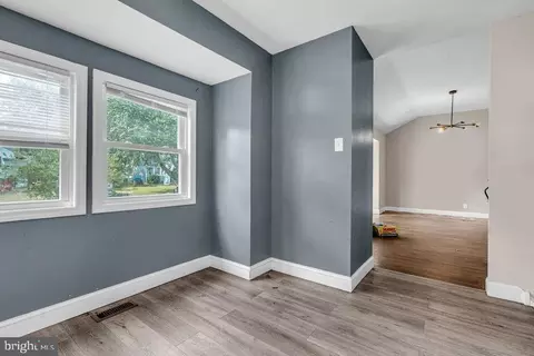 Entry Way - 211 Chatham Dr, Lindenwold, NJ 08021 photo 8 of 16