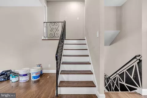 Entry Way - 211 Chatham Dr, Lindenwold, NJ 08021 photo 2 of 16