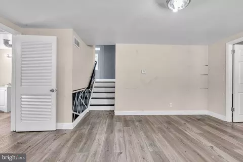 Entry Way - 211 Chatham Dr, Lindenwold, NJ 08021 photo 14 of 16