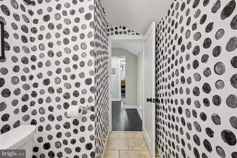 Entry Way - 685 Maple Ave, Haddonfield, NJ 08033 photo 2 of 2