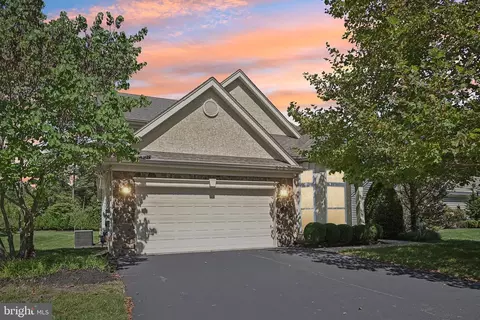 4 Woodcrest Ct, Berlin, NJ 08009