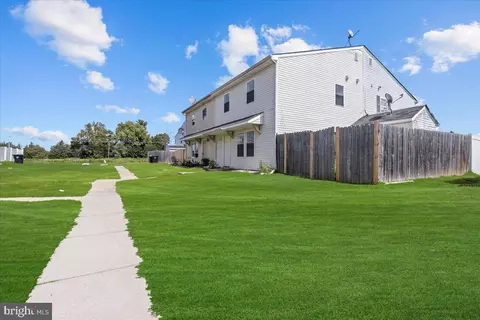 10 Longbow Ct, Sicklerville, NJ 08081