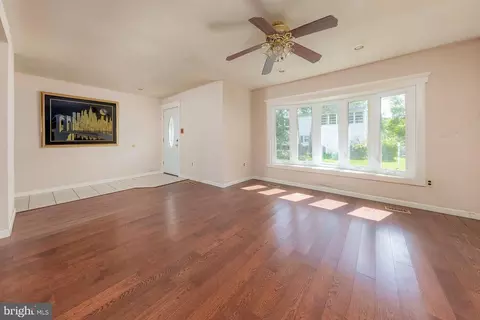 Living - 11 Wilson Ave, Clementon, NJ 08021 photo 1 of 3