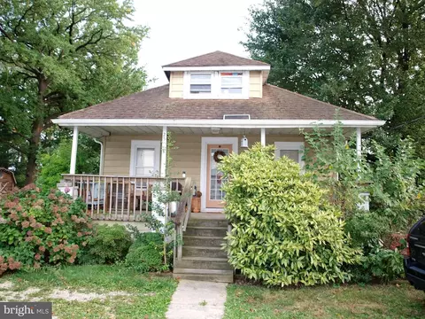 25 Golden Ave, Mount Ephraim, NJ 08059