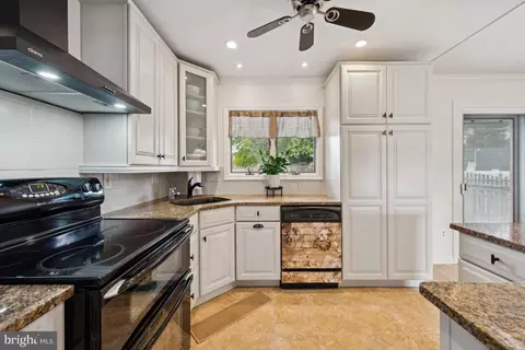 Kitchen - 17 Randy Rd, Glendora, NJ 08029 photo 3 of 4