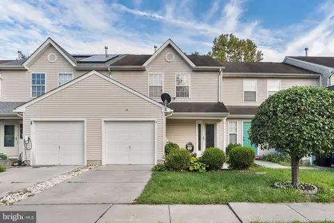 18 High Meadows Dr, Sicklerville, NJ 08081