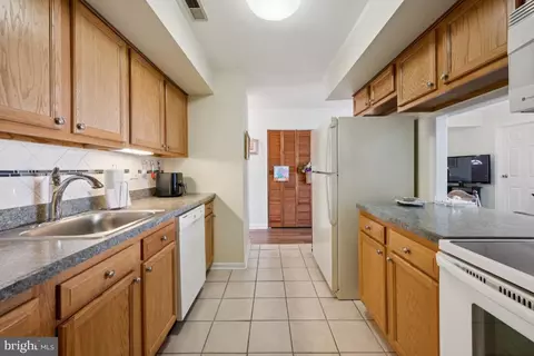 Kitchen - 54 Colonial Square Pl, Clementon, NJ 08021 photo 3 of 4