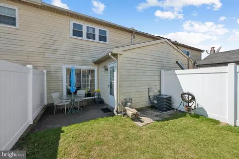 Exterior - 54 Colonial Square Pl, Clementon, NJ 08021 photo 2 of 2