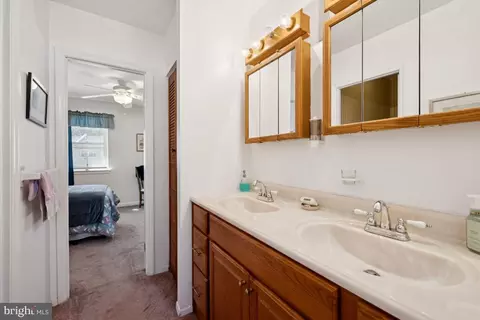 Bath - 54 Colonial Square Pl, Clementon, NJ 08021 photo 3 of 3