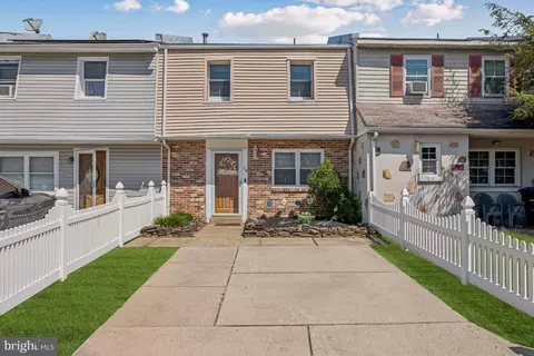 54 Colonial Square Pl, Clementon, NJ 08021