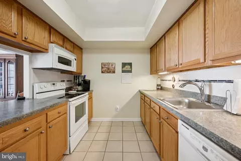 Kitchen - 54 Colonial Square Pl, Clementon, NJ 08021 photo 2 of 4