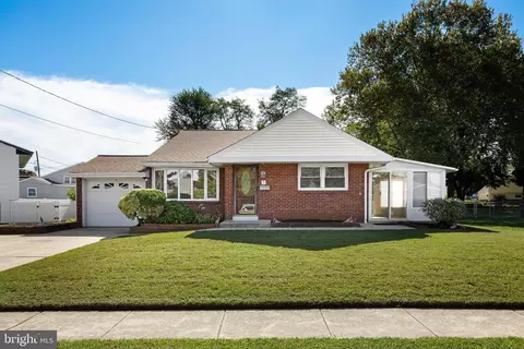 3 Thomas Ave, Bellmawr, NJ 08031