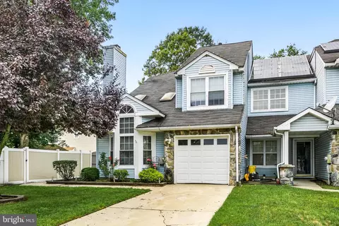 86 Pondview Ln, Sicklerville, NJ 08081
