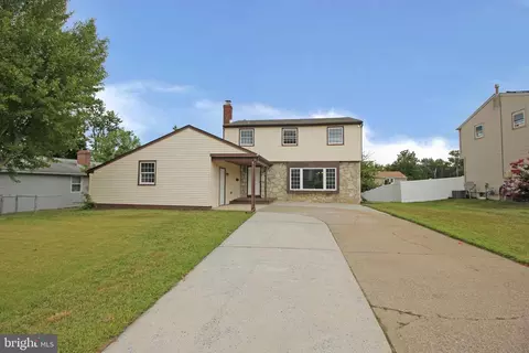 27 W Kennedy Dr, Clementon, NJ 08021
