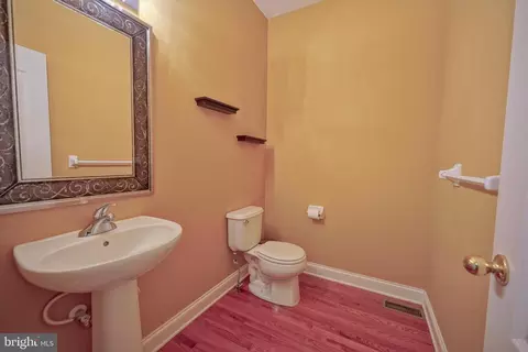 Entry Way - 8 Bryce Rd, Berlin, NJ 08009 photo 3 of 4