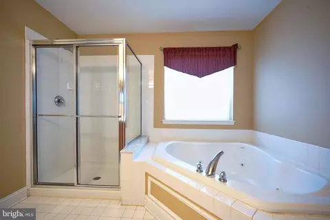 Bath - 8 Bryce Rd, Berlin, NJ 08009 photo 2 of 4