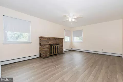 Living - 525 W Evesham Rd, Runnemede, NJ 08078 photo 3 of 6