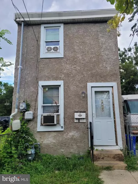 2825 Thompson St, Camden, NJ 08105