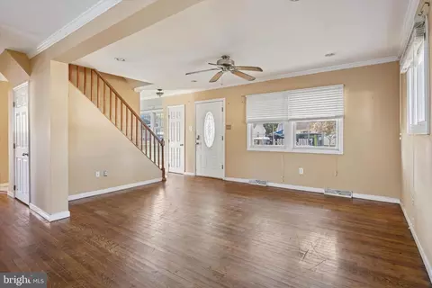 Living - 90 Estates Rd, Pine Hill, NJ 08021 photo 2 of 3