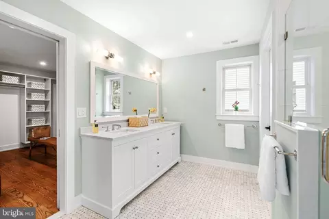 Bath - 801 Cedar Ave, Haddonfield, NJ 08033 photo 2 of 9