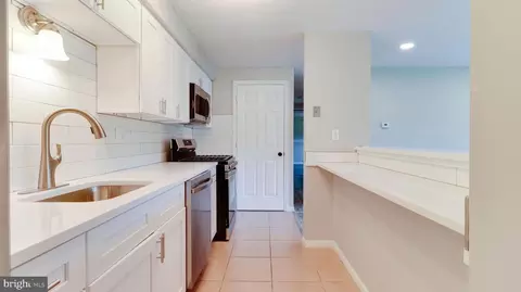 140 Kenwood Dr, Sicklerville, NJ 08081