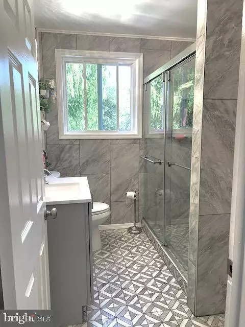 Bath - 142 Jackson Rd, Berlin, NJ 08009 photo 4 of 5