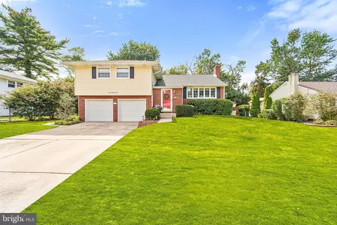 109 Weather Vane Dr, Cherry Hill, NJ 08002