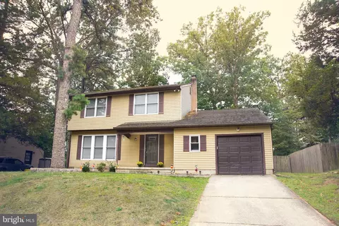 9 Pine Glen Dr, Sicklerville, NJ 08081