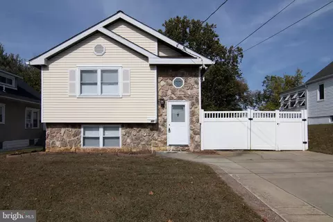 27 E 3rd Ave, Runnemede, NJ 08078