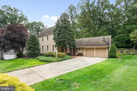 203 Horse Shoe Ct, Cherry Hill, NJ 08034