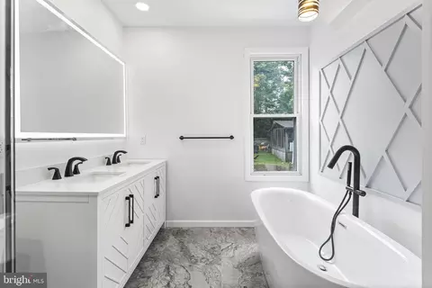 Bath - 97 Erial Rd, Clementon, NJ 08021 photo 2 of 7