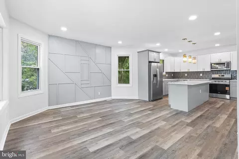 Entry Way - 97 Erial Rd, Clementon, NJ 08021 photo 4 of 9