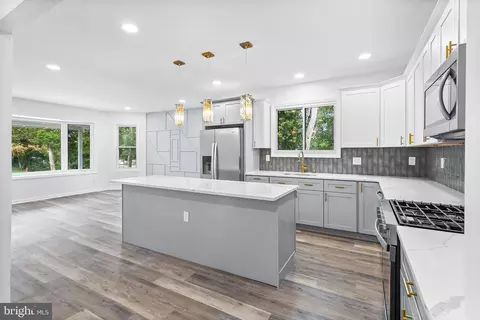 Kitchen - 97 Erial Rd, Clementon, NJ 08021 photo 2 of 3