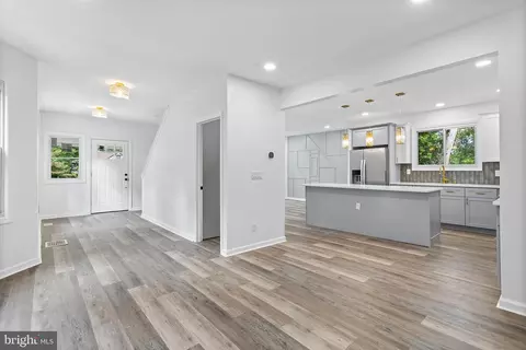 Entry Way - 97 Erial Rd, Clementon, NJ 08021 photo 3 of 9