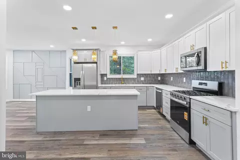 Kitchen - 97 Erial Rd, Clementon, NJ 08021 photo 3 of 3