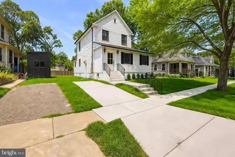 325 Reading Ave, Barrington, NJ 08007