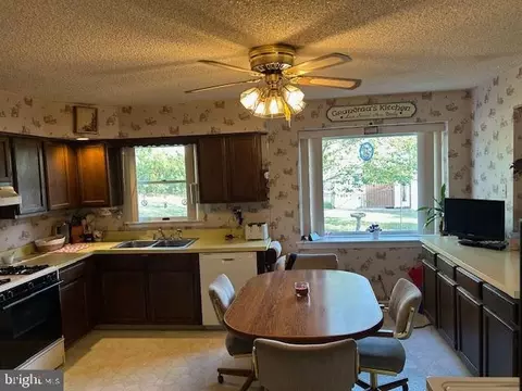 Kitchen - 25 State Ave, Lindenwold, NJ 08021 photo 3 of 4