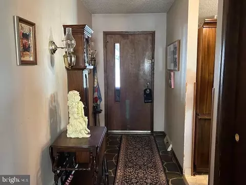 Entry Way - 25 State Ave, Lindenwold, NJ 08021 photo 2 of 6
