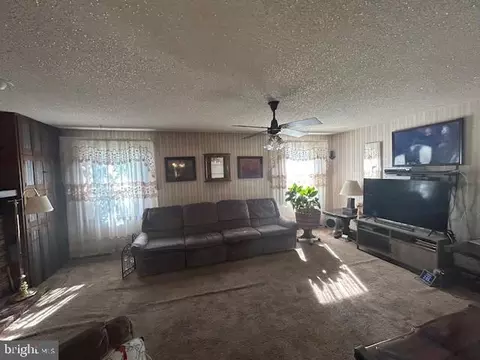 Living - 25 State Ave, Lindenwold, NJ 08021 photo 3 of 3