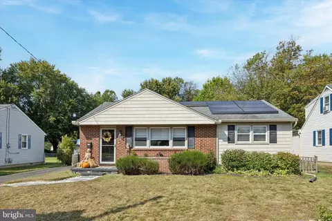 219 S Moore Ave, Barrington, NJ 08007