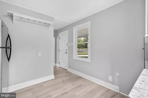 Entry Way - 605 Evesham Rd, Voorhees, NJ 08043 photo 2 of 6