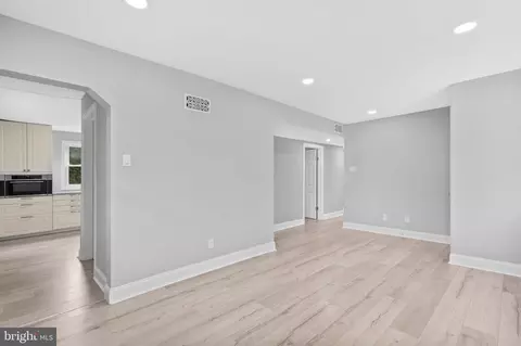 Entry Way - 605 Evesham Rd, Voorhees, NJ 08043 photo 1 of 6