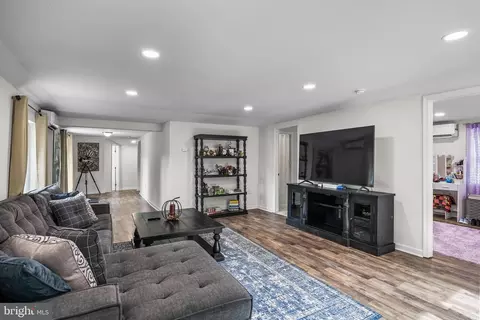 Entry Way - 109 E 11th Ave, Pine Hill, NJ 08021 photo 3 of 5