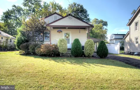 104 W Adams Ave, Magnolia, NJ 08049